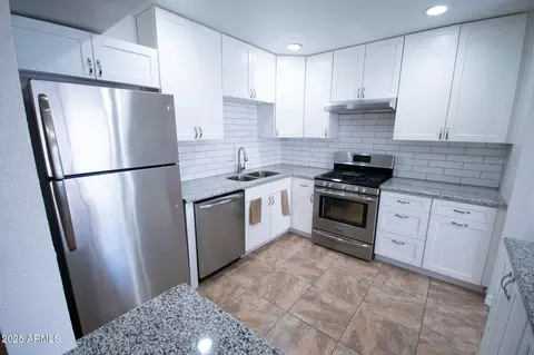 Kitchen - 5217 N 18th Dr, Phoenix, AZ 85015 photo 3 of 4