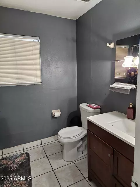 Bath - 4507 E Saint Catherine Ave, Phoenix, AZ 85042 photo 2 of 2