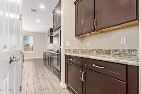 Entry Way - 9764 E Radioactive Dr, Mesa, AZ 85212 photo 4 of 6
