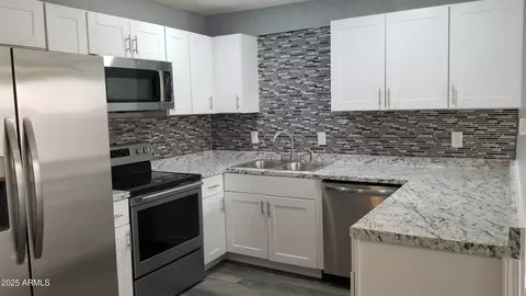 706 N 4th St #3, Avondale, AZ 85323