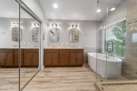 Bath - 4226 E Stanford Ave, Gilbert, AZ 85234 photo 2 of 4