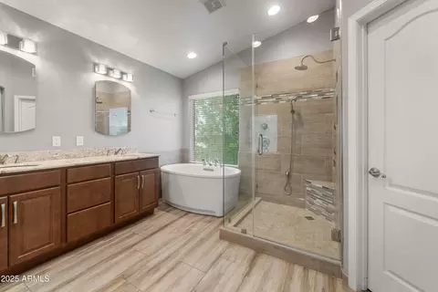 Bath - 4226 E Stanford Ave, Gilbert, AZ 85234 photo 3 of 4