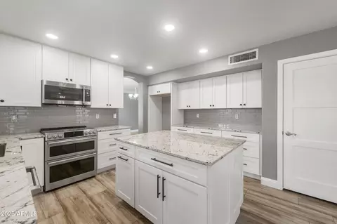 Kitchen - 4226 E Stanford Ave, Gilbert, AZ 85234 photo 3 of 4