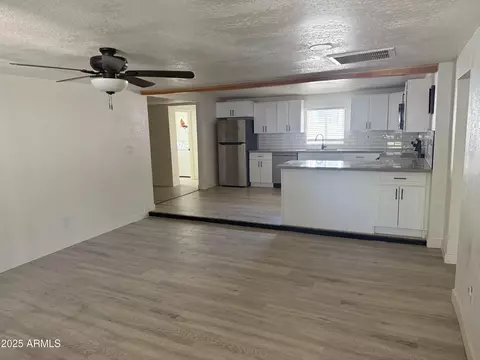 Living - 1524 E Cortez St, Phoenix, AZ 85020 photo 2 of 3