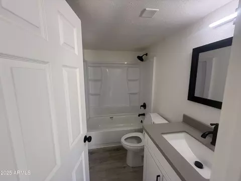 Bath - 1524 E Cortez St, Phoenix, AZ 85020 photo 1 of 1