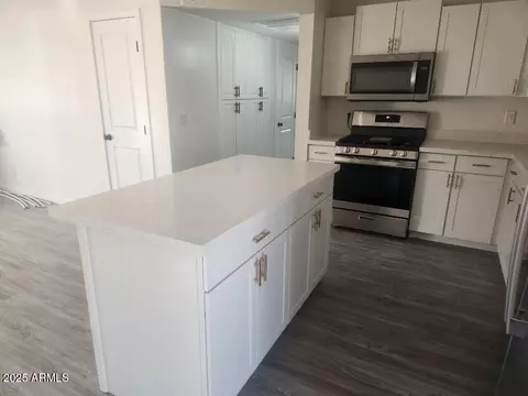 138 E Monte Way, Phoenix, AZ 85042 photo 9