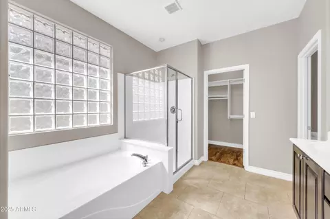 Bath - 3565 E Meadowview Dr, Gilbert, AZ 85298 photo 1 of 2