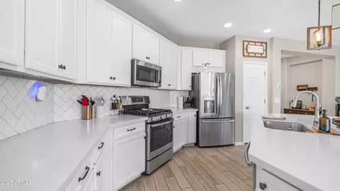 Kitchen - 2822 E Hidalgo Ave, Phoenix, AZ 85040 photo 3 of 5