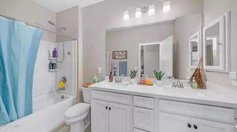 Bath - 2822 E Hidalgo Ave, Phoenix, AZ 85040 photo 1 of 1