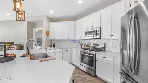 Kitchen - 2822 E Hidalgo Ave, Phoenix, AZ 85040 photo 5 of 5