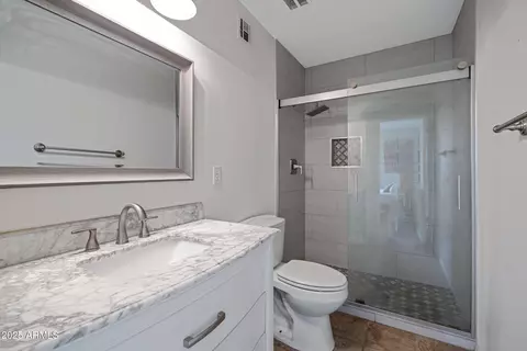 Bath - 5312 E Windsor Ave, Phoenix, AZ 85008 photo 1 of 2