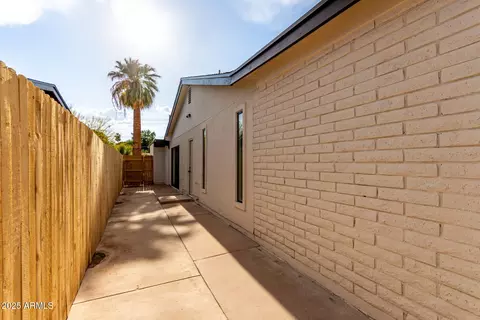 Exterior - 7125 N 23rd Ave, Phoenix, AZ 85021 photo 4 of 7