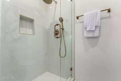 Bath - 7125 N 23rd Ave, Phoenix, AZ 85021 photo 2 of 3