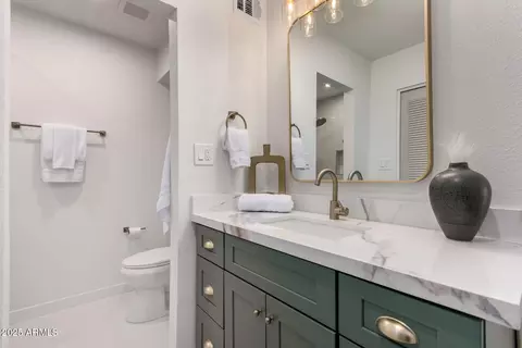 Bath - 7125 N 23rd Ave, Phoenix, AZ 85021 photo 1 of 3