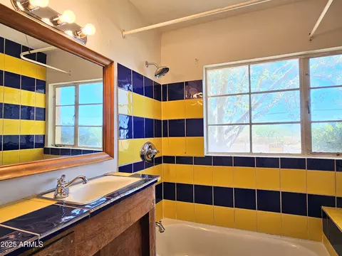 Bath - 1374 S Naco Hwy, Bisbee, AZ 85603 photo 4 of 7