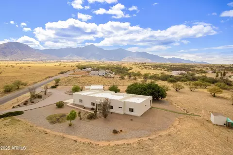 8133 E Sunwing Ridge Dr, Hereford, AZ 85615