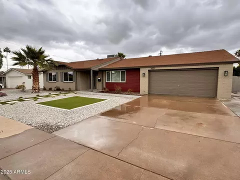 3021 E Shangri La Rd, Phoenix, AZ 85028
