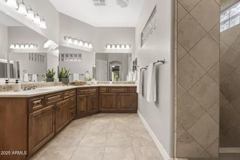 Bath - 31703 N 15th Dr, Phoenix, AZ 85085 photo 3 of 3