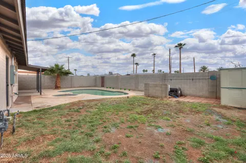 Exterior - 2239 E Wier Ave, Phoenix, AZ 85040 photo 6 of 7