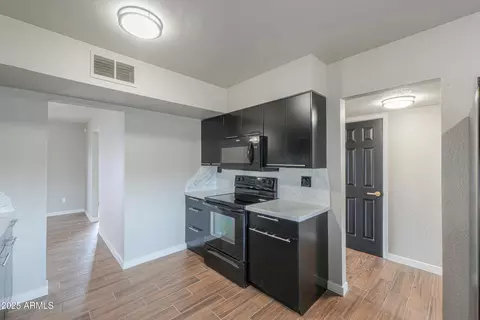 Kitchen - 2239 E Wier Ave, Phoenix, AZ 85040 photo 3 of 4
