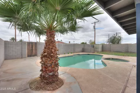 Exterior - 2239 E Wier Ave, Phoenix, AZ 85040 photo 5 of 7