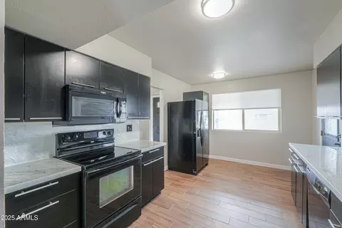 Kitchen - 2239 E Wier Ave, Phoenix, AZ 85040 photo 4 of 4