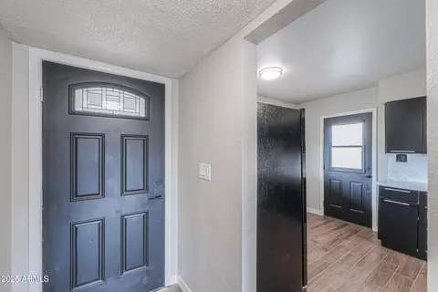 Entry Way - 2239 E Wier Ave, Phoenix, AZ 85040 photo 2 of 5