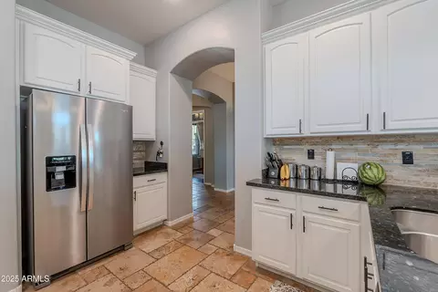 Kitchen - 2735 E Flower Ct, Gilbert, AZ 85298 photo 6 of 13