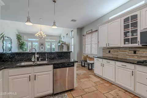 Kitchen - 2735 E Flower Ct, Gilbert, AZ 85298 photo 4 of 13