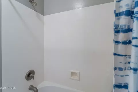 Bath - 2735 E Flower Ct, Gilbert, AZ 85298 photo 9 of 10