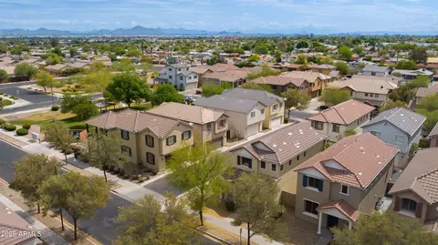 View/Area - 6907 S 8th Dr, Phoenix, AZ 85041 photo 4 of 4