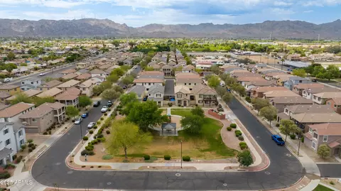 View/Area - 6907 S 8th Dr, Phoenix, AZ 85041 photo 2 of 4
