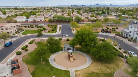 View/Area - 6907 S 8th Dr, Phoenix, AZ 85041 photo 1 of 4