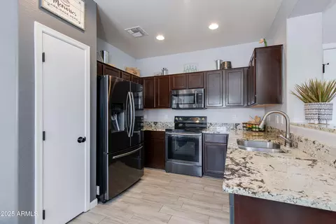 Kitchen - 6907 S 8th Dr, Phoenix, AZ 85041 photo 1 of 2