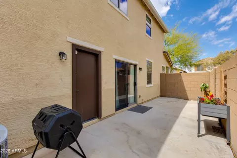 Exterior - 6907 S 8th Dr, Phoenix, AZ 85041 photo 5 of 6