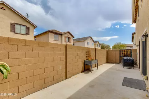 Exterior - 6907 S 8th Dr, Phoenix, AZ 85041 photo 4 of 6