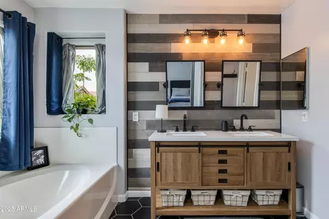 Bath - 6907 S 8th Dr, Phoenix, AZ 85041 photo 2 of 3