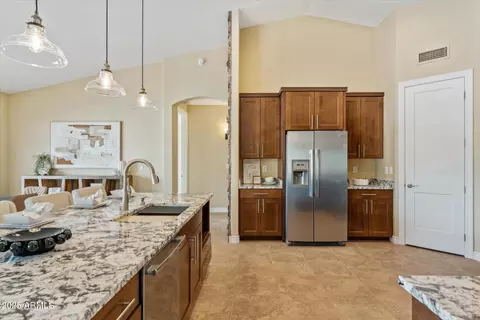 616 E Lavitt Ln, Phoenix, AZ 85086 photo 11