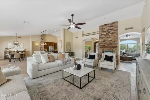 616 E Lavitt Ln, Phoenix, AZ 85086