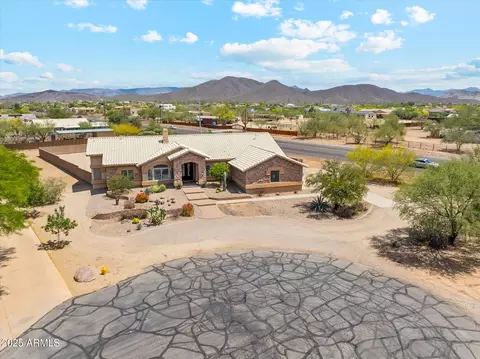616 E Lavitt Ln, Phoenix, AZ 85086 photo 4