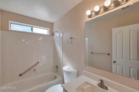 825 E Michigan Ave, Phoenix, AZ 85022 photo 17