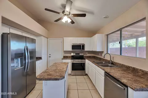 825 E Michigan Ave, Phoenix, AZ 85022 photo 7