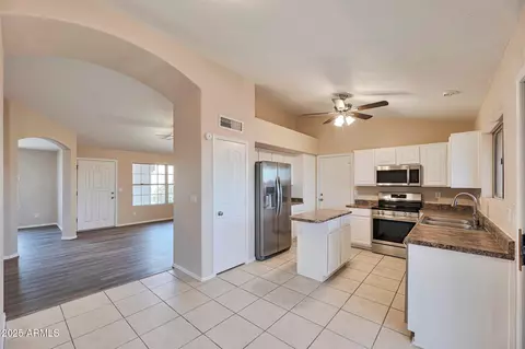 825 E Michigan Ave, Phoenix, AZ 85022 photo 5