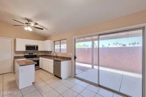 825 E Michigan Ave, Phoenix, AZ 85022 photo 9