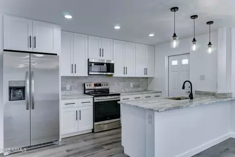 Kitchen - 907 E Broadmor Dr, Tempe, AZ 85282 photo 1 of 5
