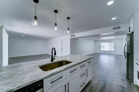 Kitchen - 907 E Broadmor Dr, Tempe, AZ 85282 photo 5 of 5