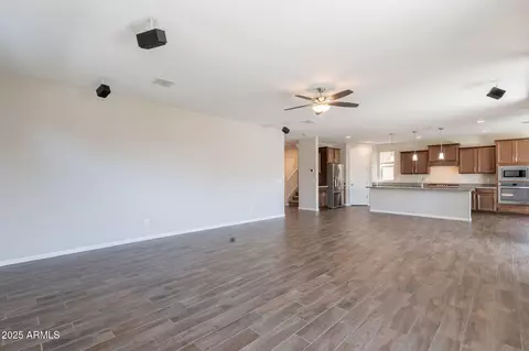 Living - 98 N Bay Dr, Gilbert, AZ 85233 photo 4 of 7