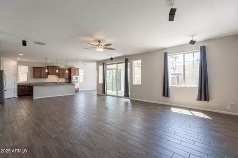 Living - 98 N Bay Dr, Gilbert, AZ 85233 photo 2 of 7