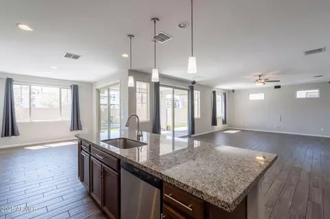 Living - 98 N Bay Dr, Gilbert, AZ 85233 photo 1 of 7
