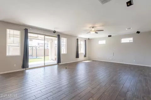 Living - 98 N Bay Dr, Gilbert, AZ 85233 photo 3 of 7